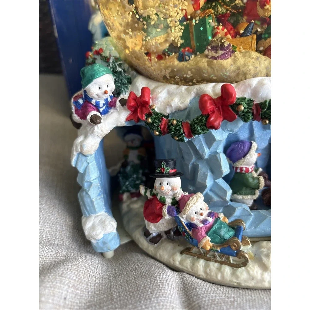 Kirkland Signature Musical Waterglobe With Revolving Base Snowmen 109619 - WORKS